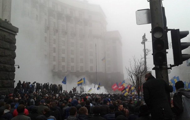 Евромайдан выстоял вторые сутки