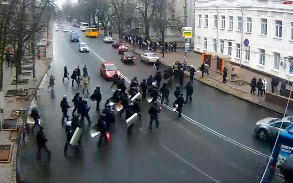 <<Беркут>> бежит с Майдана, протестующие наступают на Раду