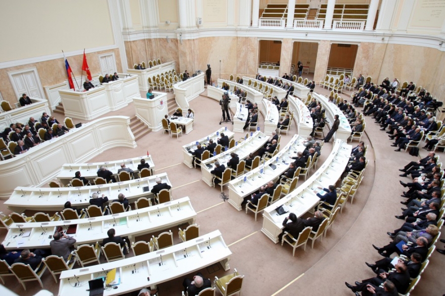 Парламент Петербурга запретил спрашивать спикера о <<национал-предателях>>