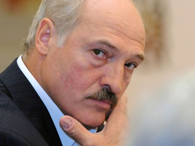 Лукашенко подписывает декрет о <<крепостном праве>>