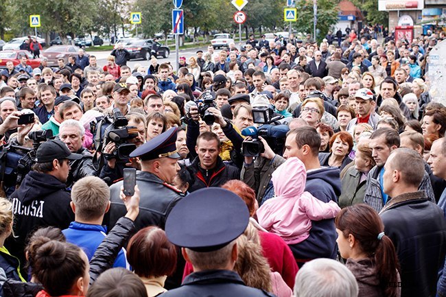 Жители Минеральных Вод вышли на митинг из-за убийства в больнице и отправили руководство города в отставку