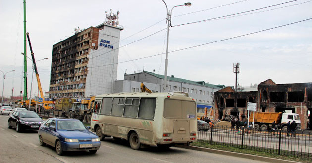 СМИ: силовики и полиция были целью нападения боевиков в Грозном