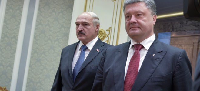 Видео: Порошенко рассказал Лукашенко в Минске о грязной игре на встрече с Путиным