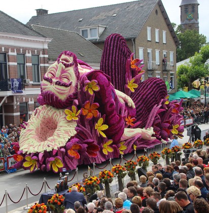 van-gogh-flower-parade-floats-corso-zundert-netherlands-1