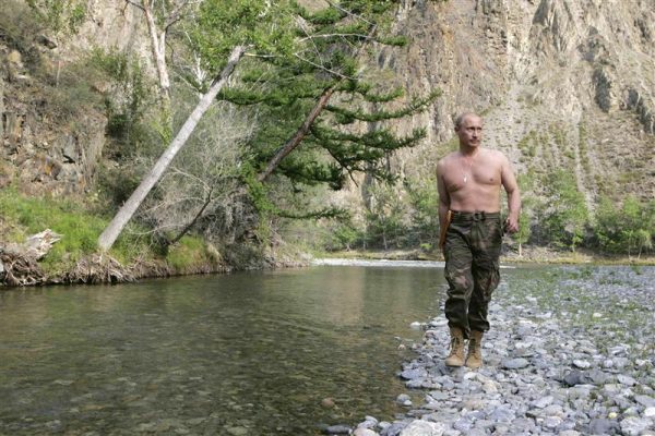 Russian President Vladimir Putin walks along the Khemchik River in southern Siberia's Tuva region August 15, 2007. REUTERS/RIA Novosti/KREMLIN (RUSSIA)