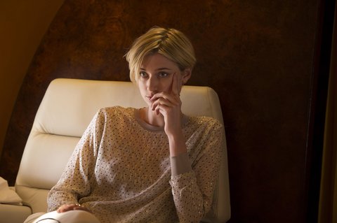 03-elizabeth-debicki-the-night-manager