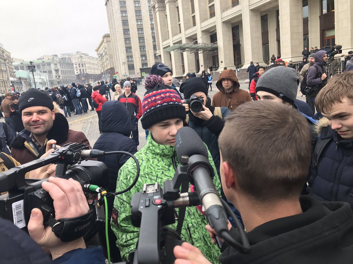 Протестная акция на Манежной площади: да, там опять есть школьники, но немного