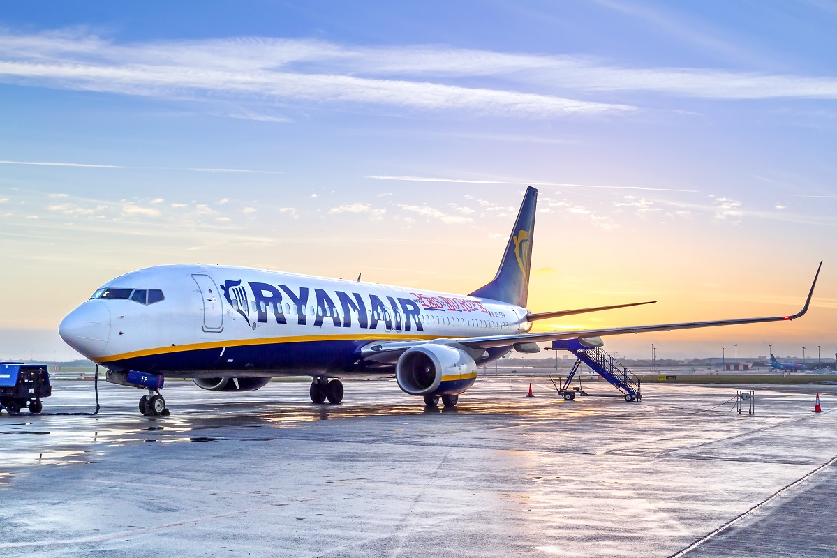 Девушка обожглась чаем в самолёте Ryanair (!) и отсудила за это $13 000