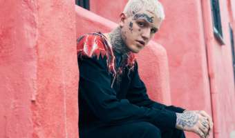 Рэпер Lil Peep умер в 21 год. Коллеги, друзья и поклонники музыканта скорбят и винят в его смерти наркотики