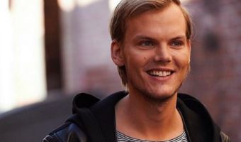 Диджей Avicii умер в 28 лет. Что известно о его проблемах со здоровьем и что пишут коллеги