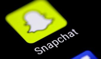 Snapchat потроллил Facebook — сделал на 1 апреля фильтр <<Русский бот>>. И там упоминают <<твою маму>>