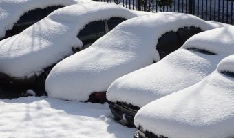 На Reddit разглядывают фото московской парковки и не верят в его реальность. Ну и шутят про коммунизм, конечно