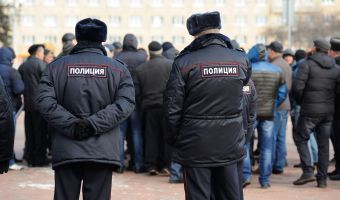 В Мытищах полицейские задержали двоих стариков. Но пользователи говорят, что вышло слишком уж жестоко