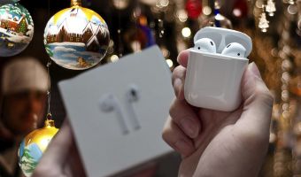 <<Я не слышу тебя, потому что ты нищий>>. Новые мемы про AirPods, от которых смешно, но немного больно