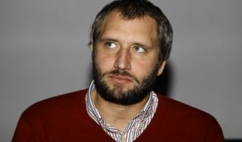 Юрий Быков отругал сам себя за фильм «Завод». Самокритика уровня <<режиссёр>>, но словами дело не ограничилось