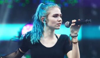 Grimes решила стать голограммой и отправиться в тур. Но, кажется, фаны не готовы платить за такие концерты