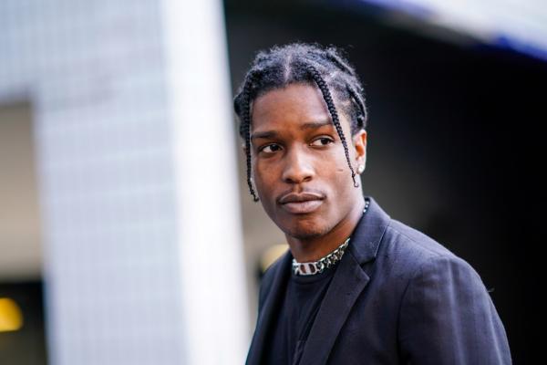 В Сеть попало видео для взрослых с участием рэпера A$AP Rocky. Его уже удалили, но мемы так просто не стереть