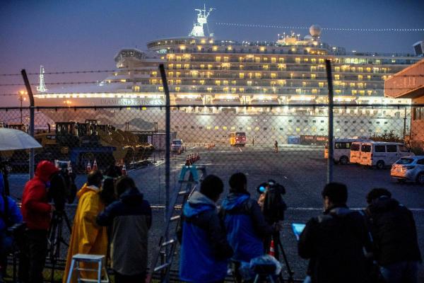 Первые два человека умерли от коронавируса на круизном лайнере Diamond Princess. Ещё два россиянина заразились