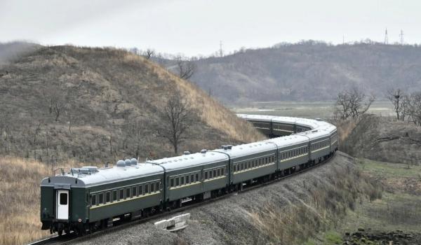 Спутники засекли поезд Ким Чен Ына. Теорий много, но корейское ТВ уже начало крутить грустное слайдшоу