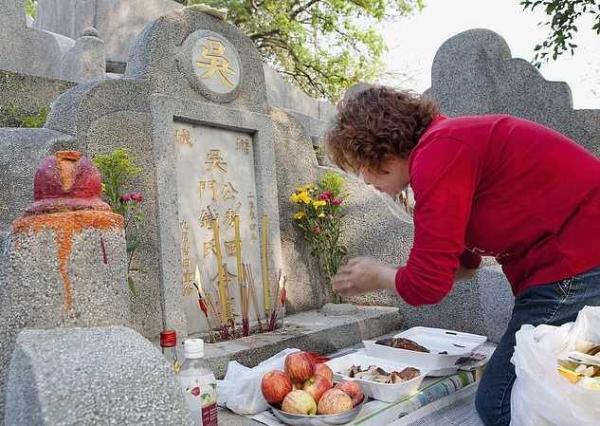 Семья кремировала умершего парня, а он вернулся домой. И объяснить такую мистику внятно не смогли даже врачи