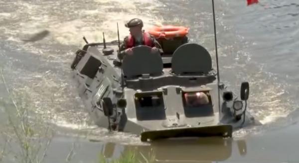 Министр обороны Молдовы словил леща на военных учениях. За такое видео кого-то точно ждёт штраф или повышение