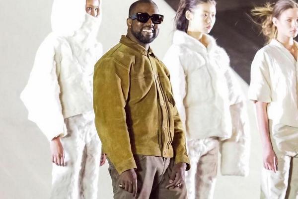 Канье Уэст показал новые Yeezy и переплюнул себя. Он так преисполнился в моде, что обувь похожа на скелет рыбы