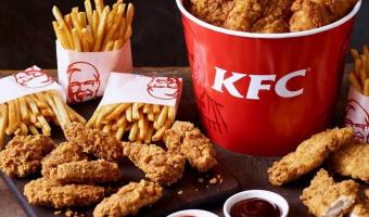 Работник KFC показал, как делается популярный соус. Любители курочки уверены: больше они его не закажут