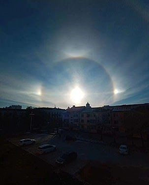 Небо сломалось и показало три солнца. Это редкое природное явления, но у предсказателей есть плохие новости