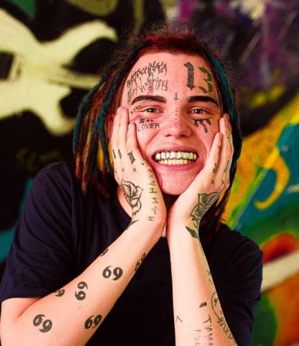 Подросток забил тело татуировками, чтобы стать двойником 6ix9ine. Теперь он - его копия, но это не финал