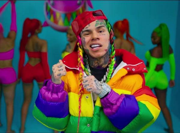 Подросток забил тело татуировками, чтобы стать двойником 6ix9ine. Теперь он - его копия, но это не финал