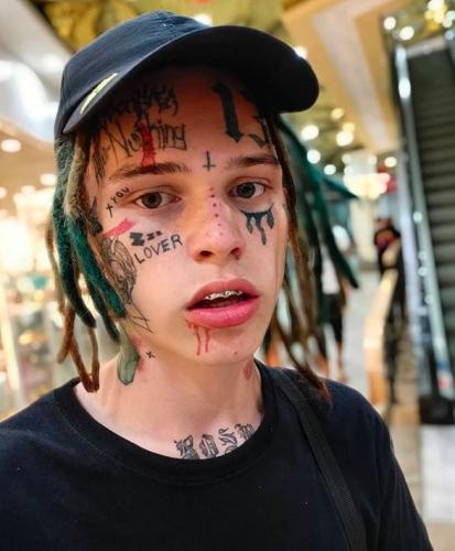 Подросток забил тело татуировками, чтобы стать двойником 6ix9ine. Теперь он - его копия, но это не финал