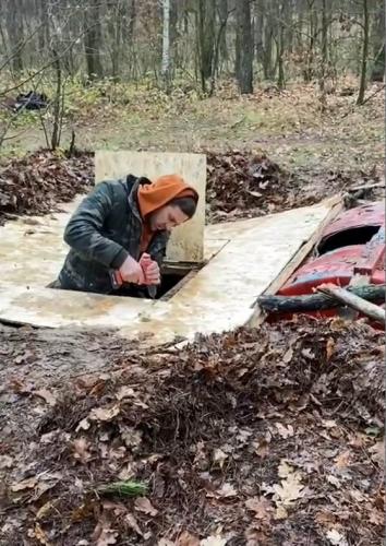 Парень показал как нужно съезжать от родителей и сделал дом под землёй. Теперь люди знают, кто выживет в апока