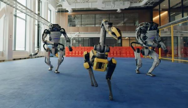 Роботы Boston Dynamics на видео танцуют в честь Нового года. И это тревожный звоночек для всех кожаных мешков