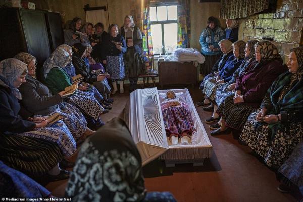 Фотограф показала последнее место в Европе, где царит матриархат. Отношение этих женщин к мужчинам удивляет