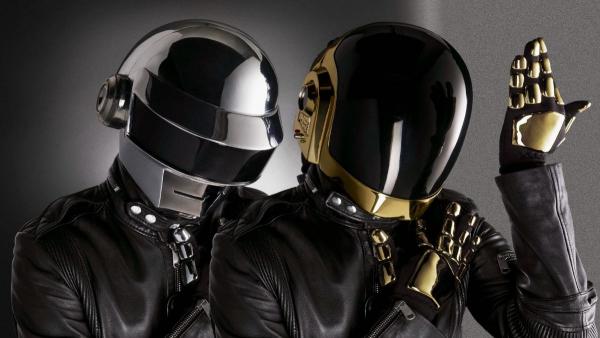 F в чат, участники Daft Punk объявили о распаде группы. И фаны скачивают все альбомы сквозь слёзы