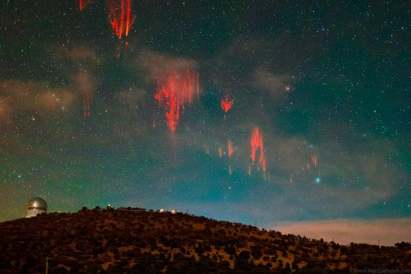 Фотограф заснял небо, и вышло лучше чем в игре. Редкое явление, попавшее на снимок - глитч в реальности