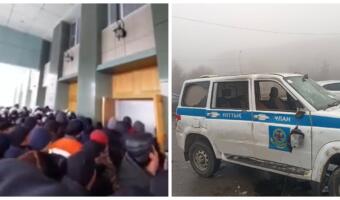 Как проходят протесты в Казахстане. На видео люди штурмуют акимат под звуки взрывов и стрельбы