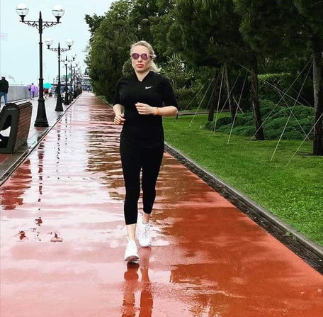 Кто такая Мария Овсянникова, которая выбежала в программе "Время" на Первом канале с пацифистским плакатом