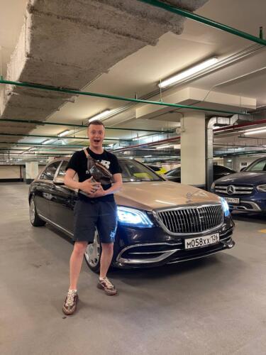 Треш-стример Mellstroy похвастал Maybach за 190 000 $. Подписчики напомнили блогеру о долге в 400 000 $